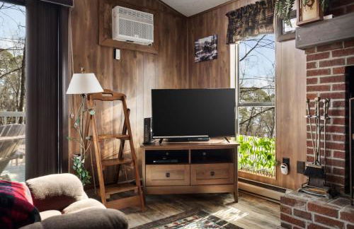 Zen Vibe w Fireplace Grill Deck & Screened Porch - Foto 13