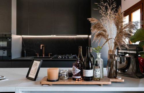 1-bedroom design apartment with panoramic view - Photo 6