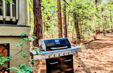 Charming Log Cabin in Tall Pines w Large Deck - Foto 29