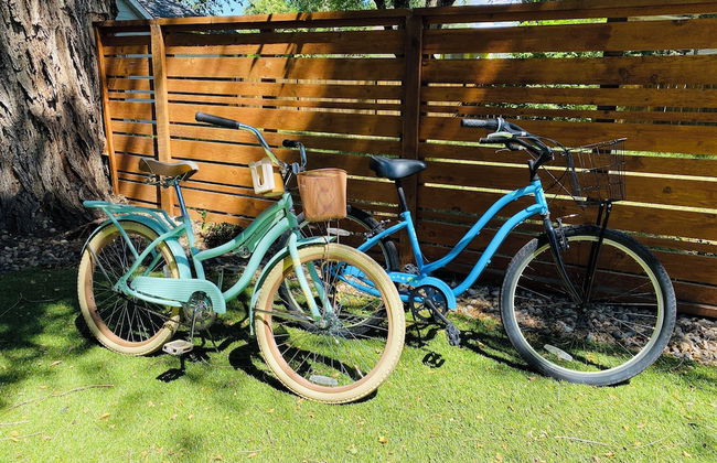 Industrial Old Town Bungalow W/ Free Cruiser Bikes - Photo 1