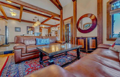 Lakefront Retreat Across from Homewood Resort - Foto 16