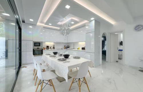 6 Bed Villa - Sleeps 15 - Pets - Pool - Jacuzzi - Foto 14