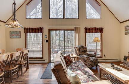 Hot Tub + Sauna + Deck + Firepit + Beach Access + Near Dining Grateful Escape by Avantstay - Foto 22