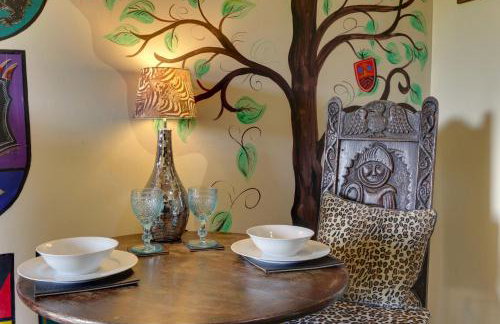 Romantic four poster Cottage private outdoor Hot Tub & Sauna at Harthill Hall plus private daily use of indoor pool and sauna 1 hour per day - Photo 5