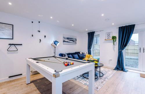 Stunning 3 Story Home, 3 x King Size Beds, Pool Table, Free Parking x2, Ping Pong - Foto 24