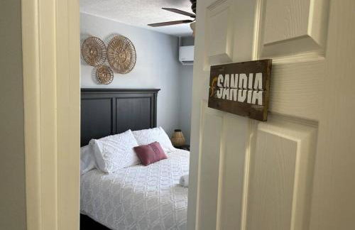 Comfy, contemporary quiet retreat vacation home with views - Foto 16