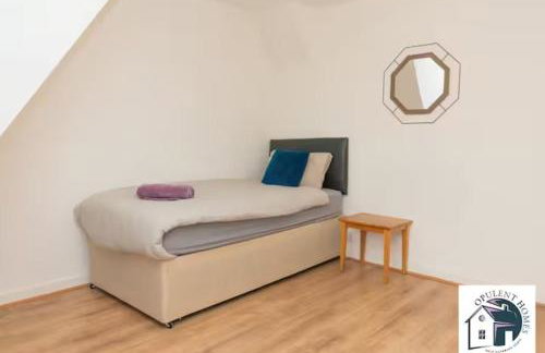 7 Bedroom Home - Contractor Stays - Reading Central - Photo 13