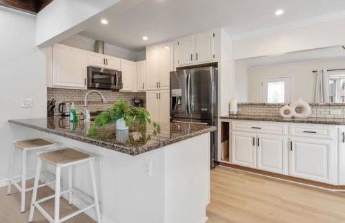 Stunning Retro Beach Oasis, Dual Living, Pool - Foto 22