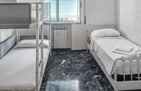 2 Bedroom Awesome Apartment In Genova - Foto 13