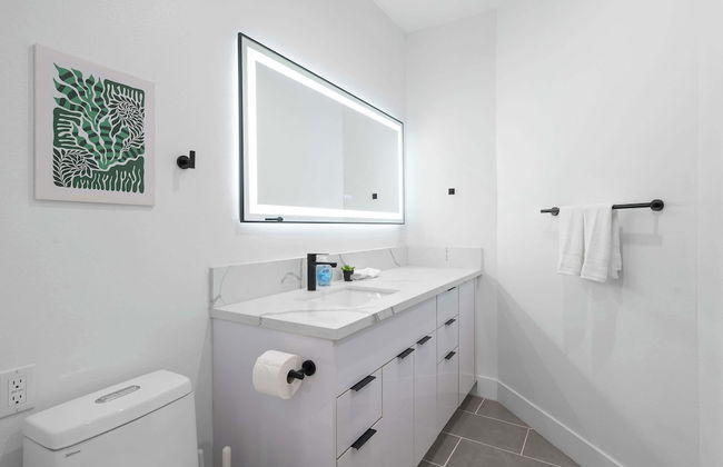 Not Affected by the Fire/modern 5BR Home With Full Amenities & Parking #2 - Foto 39