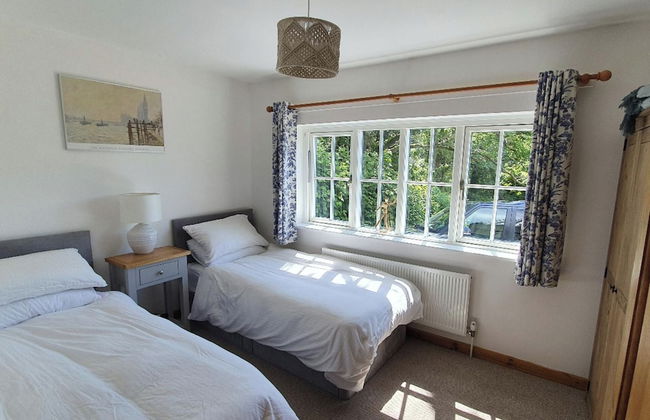 2 Bed Cottage - Sleeps 4 - Garden, Pets, Wifi - Foto 4