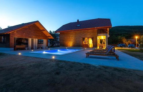 Luxurious Home In Brusane With Sauna - Photo 11