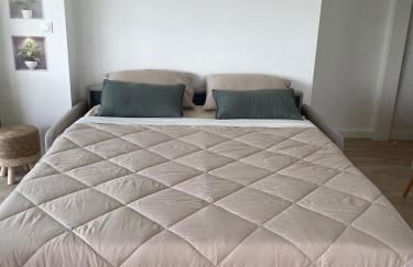 Vue panoramique pour ce grand studio en centre ville - Foto 21