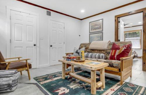 Twin Pines Retreat - Lake, Firepit and Games - Foto 59