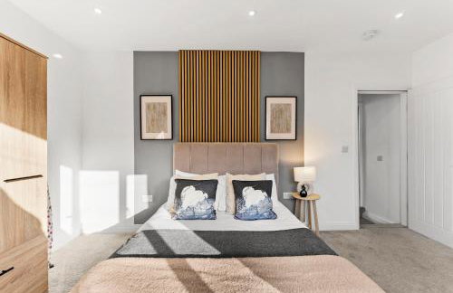 Spacious Modern 2BR - Parking - Workspace Area, Ideal for Contractors & Long Stays - NordStay - Foto 14