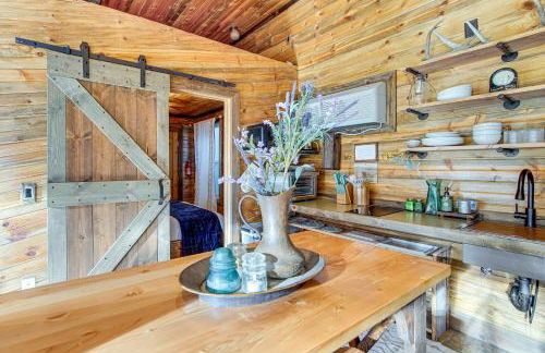 Walk to Main Street! Mtn-View Getaway in Pioche - Foto 12