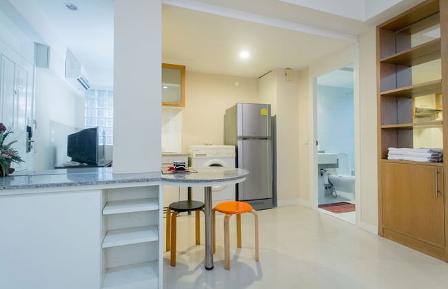 Silom convent garden - Photo 41