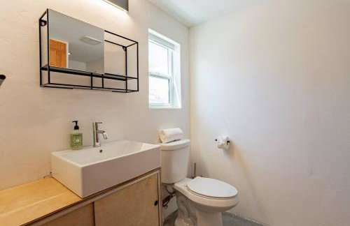 Modern Historic 1900 Adobe Bungalow in Downtown - Foto 21