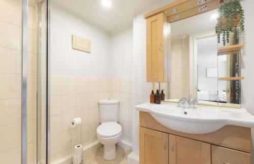 Peaceful 3-Bed Cottage in Eastington, near Stonehouse - Photo 22