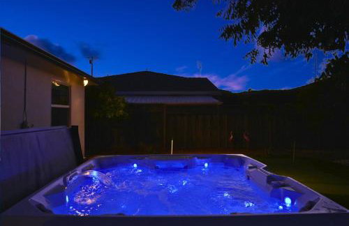 Cheerful 3BR Bar, Jacuzzi & Kids Treehouse - Foto 50