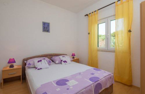 Holiday house with a swimming pool Rogac, Solta - 16444 - Photo 15