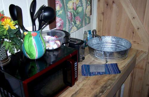 Cozy Tiny House in Tennessee Forest with Loft Beds & Country Breakfast - Foto 21