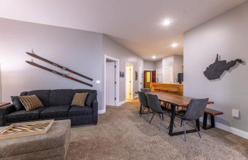 Snowshoe Village Ski-in - Ski-out Condo w Hot Tub - Foto 37