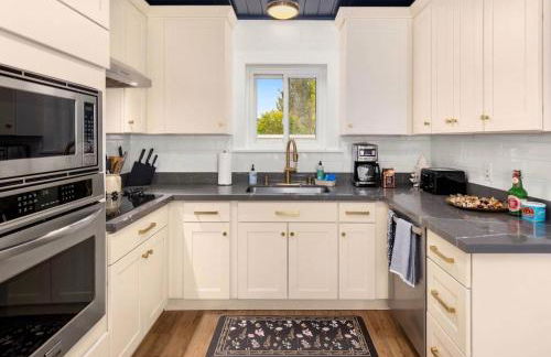 Alki Beach Bungalow • Walk to Beach & Dining - Foto 17