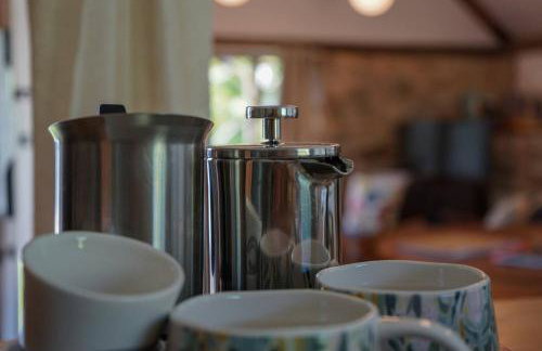 Escape to an Idyllic Countryside Couple's Retreat - Photo 19