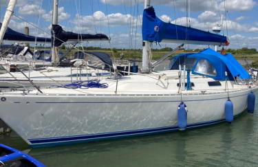 Entire Boat at St Katherine Docks 2 Available select using room options - Photo 45