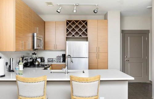 1Br Uptown, Pool, Wine, near Convention Center_311 - Photo 15