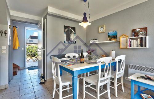 LocaLise - Maison E2 au Guilvinec - A 20m de la mer avec jardin et piscine - Tout à pied, plage, port, centre commerces, marché - Wifi inclus - Vue mer de la chambre - Animaux bienvenus - Linge de lit inclus - Foto 13