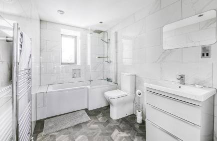 PRIVATE LUXURY BARN IN ITS OWN 0.75ACRES - Photo 6