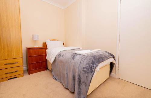 3 Bed - Sleeps 4 - Free Parking - Private Garden - Photo 13