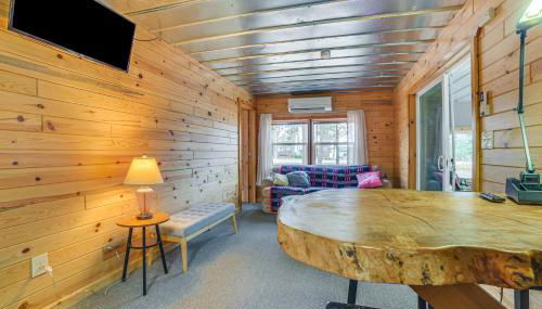 Oscoda Cabin with Charcoal Grill Walk to Lake Huron - Foto 4