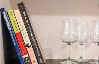 Quiet Creekside Walk to Downtown - Foto 36