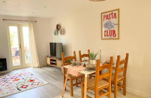 Artistic, Bright & Spacious 3 Bedroom Home - Foto 54