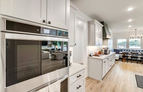 Hot Tub, Fire Pit! High-End Cedar Creek Lake Haven - Foto 10