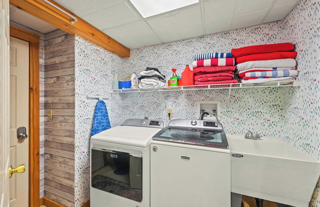 Mountain Escape With Game Room, Balcony & Stunning Views in the Poconos Christina - Foto 38