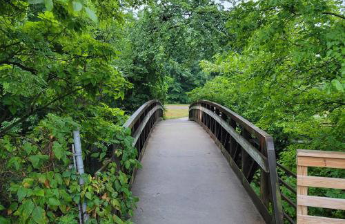 Spacious home away from home! Hot tub! - Photo 36