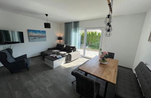 Doppelhaushälfte mit Terrasse - Foto 1