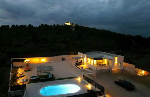 Villa VERONICA with CINEMA PROJECTOR by the HEATED POOL and JACUZZI - Foto 11