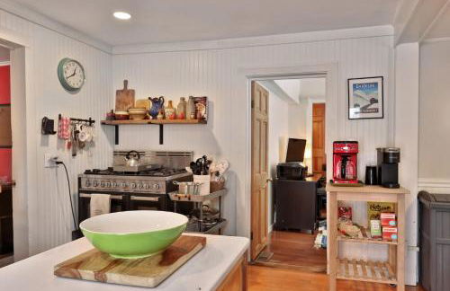 Chittenden Farmhouse - Historic 4BR, 2BA, 20 Min to Skiing, 7 Min to Mountaintop Resort - Foto 14