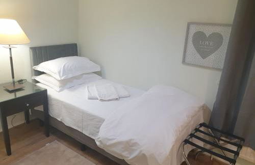 Spacious, Stylish Two-Bedroom Maisonette, Modern Amenities, Elegant Interiors - Foto 7