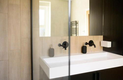 Luxurious Retreat in Buxton - Photo 17