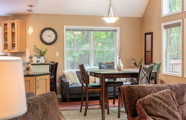 Bear Trail Chalet by Avantstay Retreat w/ Outdoor Living Deck & Fire Pit - Foto 11