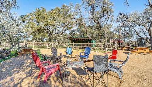 Pin Oak Farmhouse with Patio in Dripping Springs - Foto 3