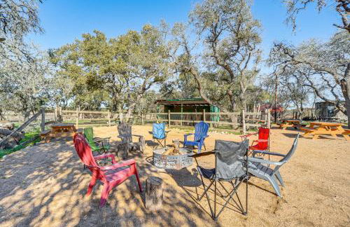Pin Oak Farmhouse with Patio in Dripping Springs - Foto 3