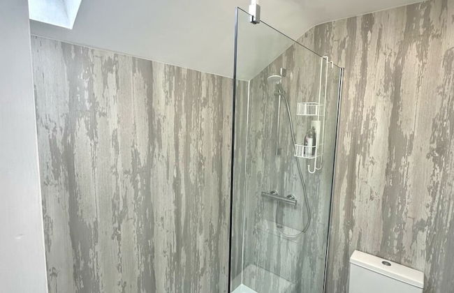 2 Bedroom Cottage Free Private Parking Fire Place - Photo 11