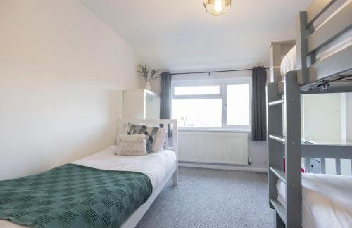 Charming 3 Bed Home in Churchdown with Hot Tub - Foto 18